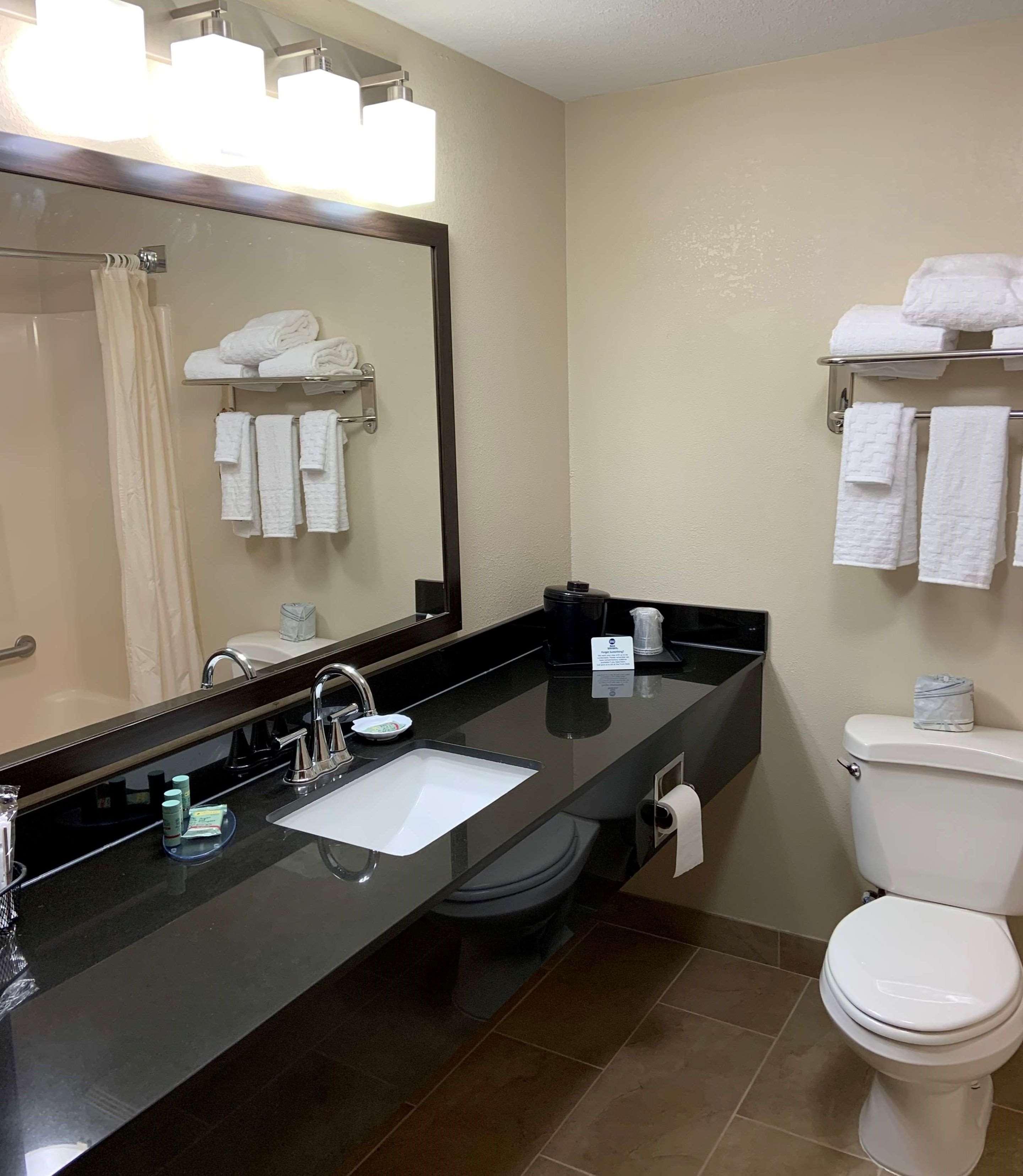Best Western Airport Inn & Suites Cleveland Brook Park Exteriör bild