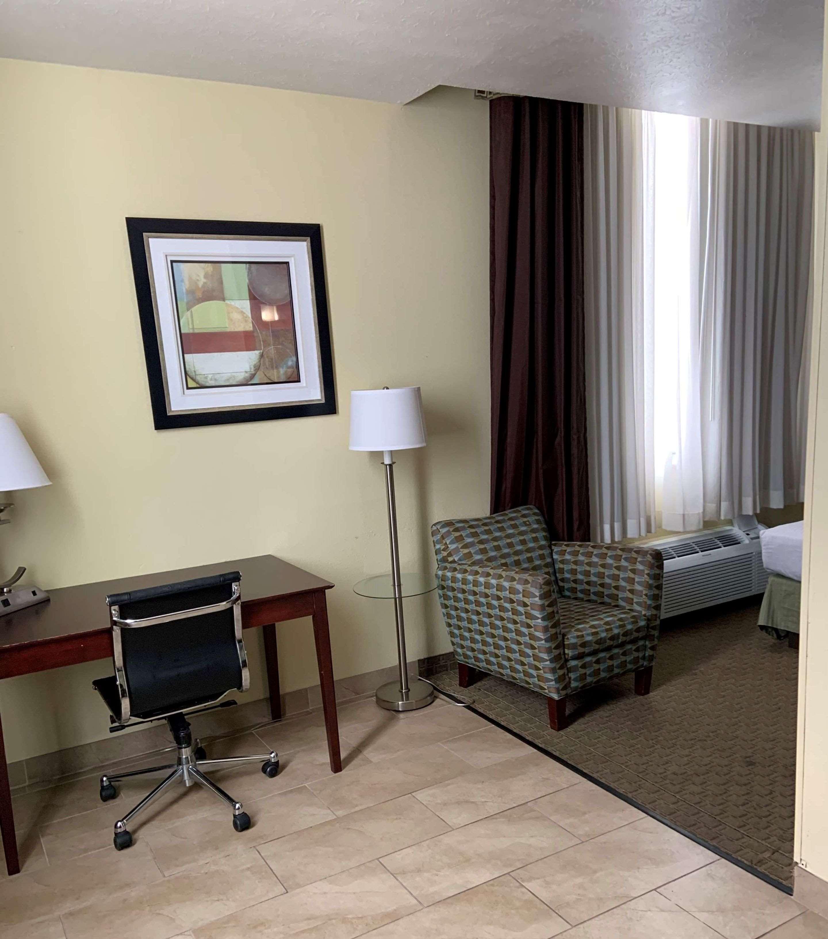 Best Western Airport Inn & Suites Cleveland Brook Park Exteriör bild