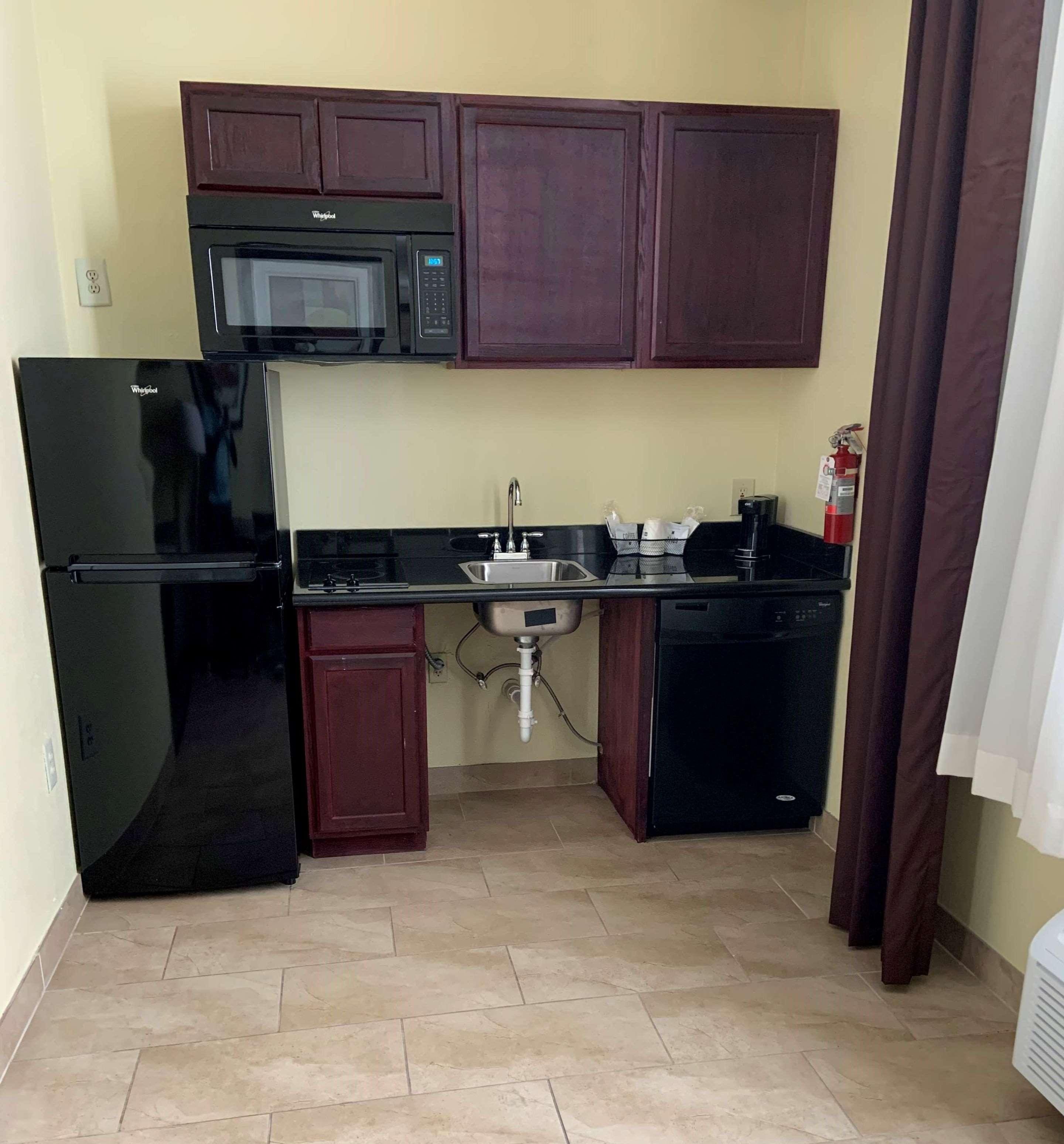 Best Western Airport Inn & Suites Cleveland Brook Park Exteriör bild