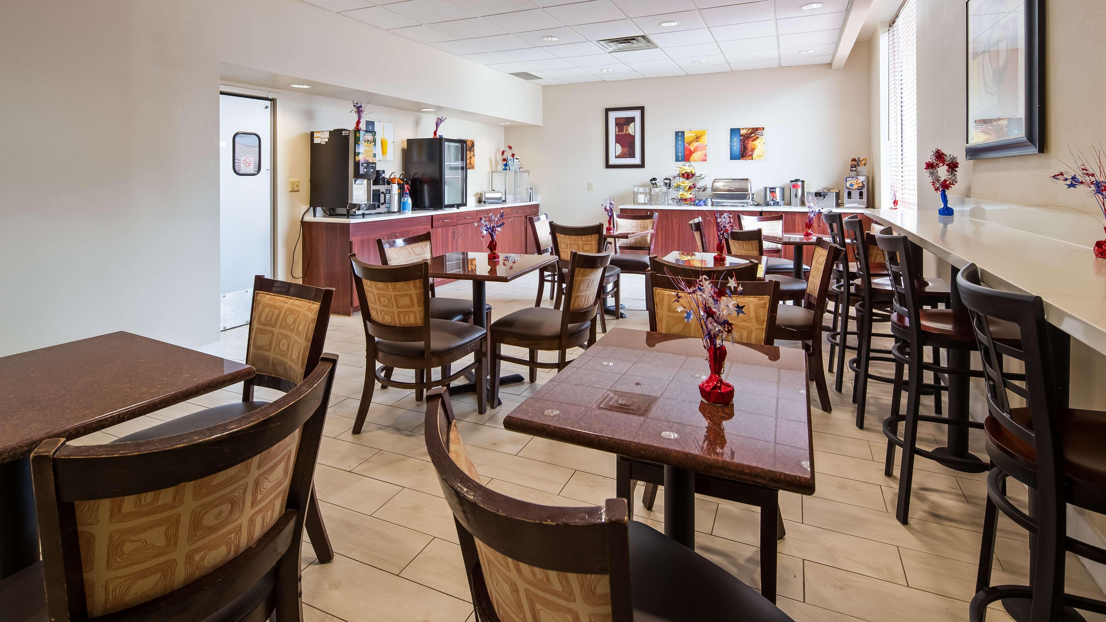 Best Western Airport Inn & Suites Cleveland Brook Park Exteriör bild