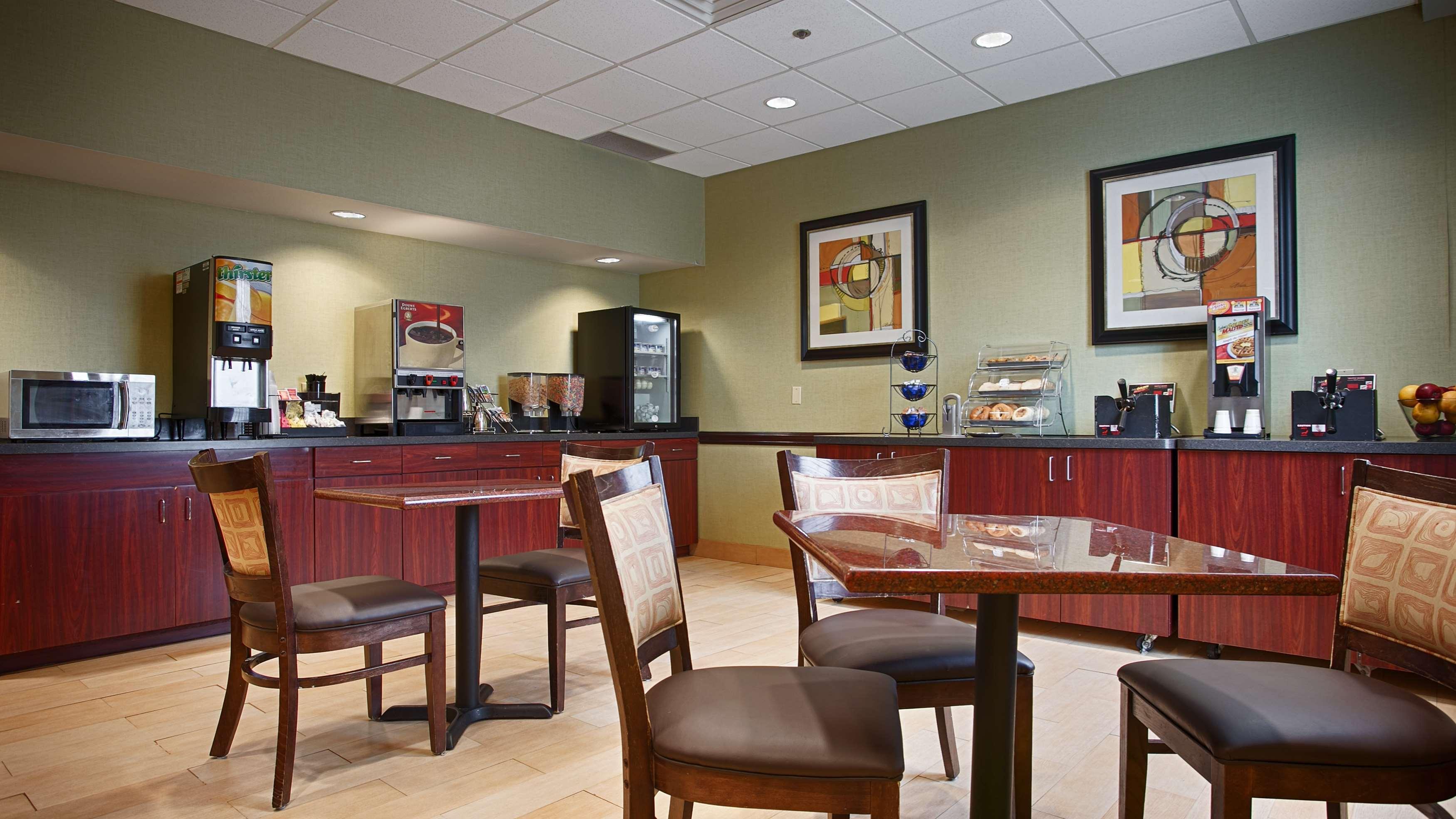 Best Western Airport Inn & Suites Cleveland Brook Park Exteriör bild