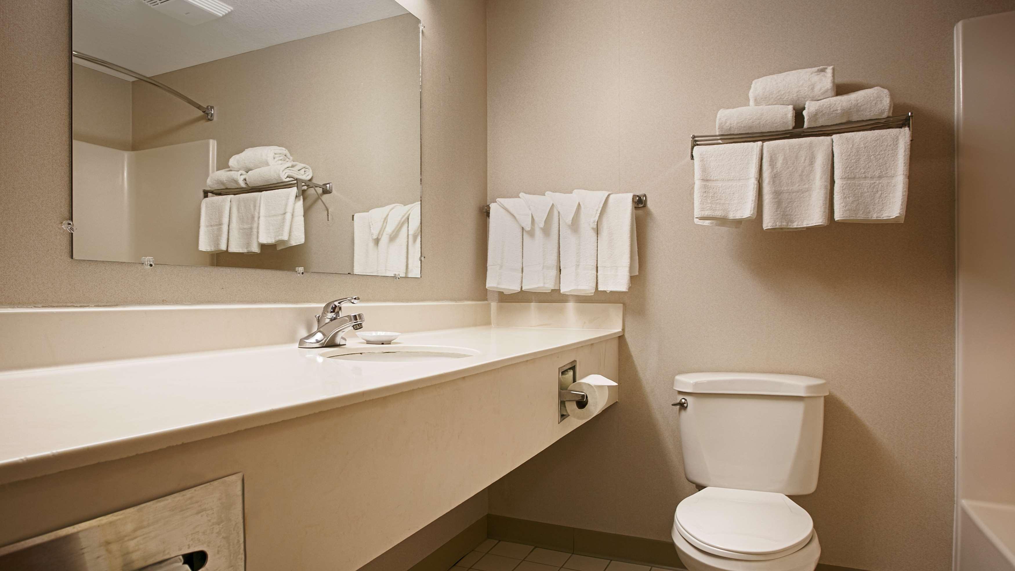 Best Western Airport Inn & Suites Cleveland Brook Park Exteriör bild