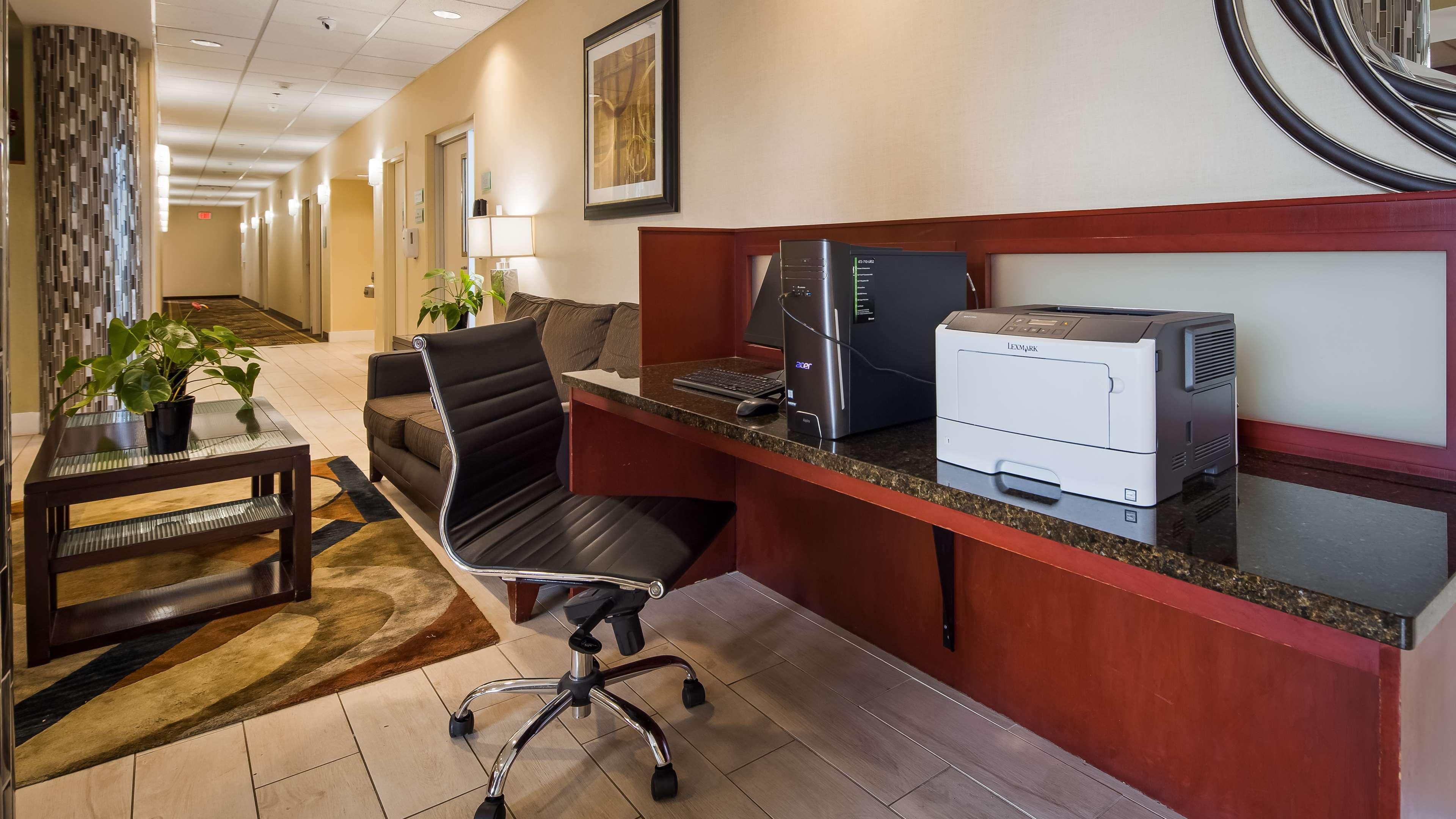 Best Western Airport Inn & Suites Cleveland Brook Park Exteriör bild