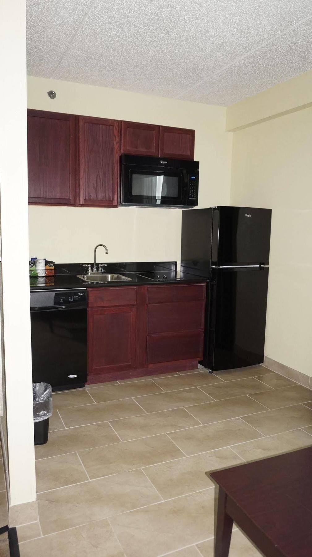 Best Western Airport Inn & Suites Cleveland Brook Park Exteriör bild