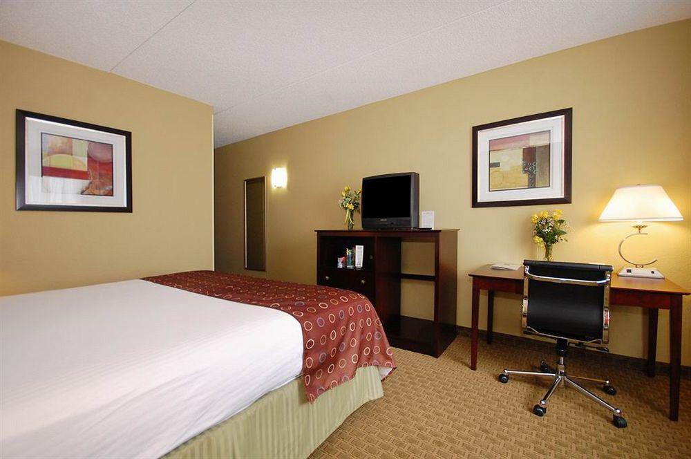 Best Western Airport Inn & Suites Cleveland Brook Park Exteriör bild